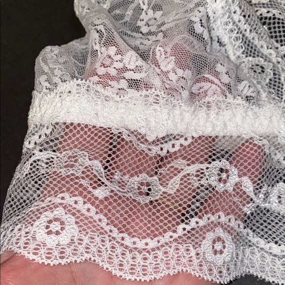 Small b.tempt’d by Wacoal White Floral Stretch Lace Bralette Sheer Flowers VCUC - Picture 10 of 13